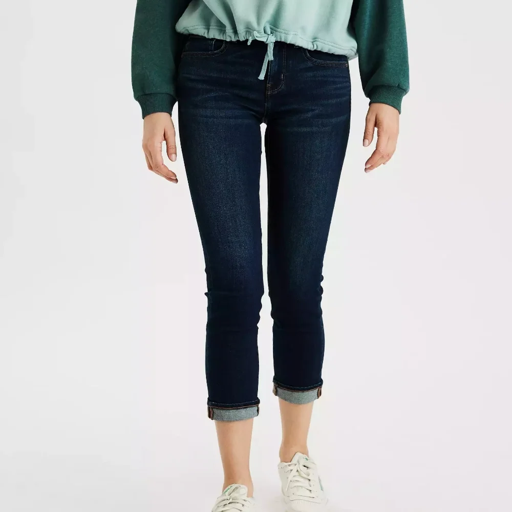 EUC AMERICAN EAGLE ARTIST CROP DENIM JEANS SIZE 4